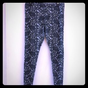 Nordstrom lace pattern leggings!